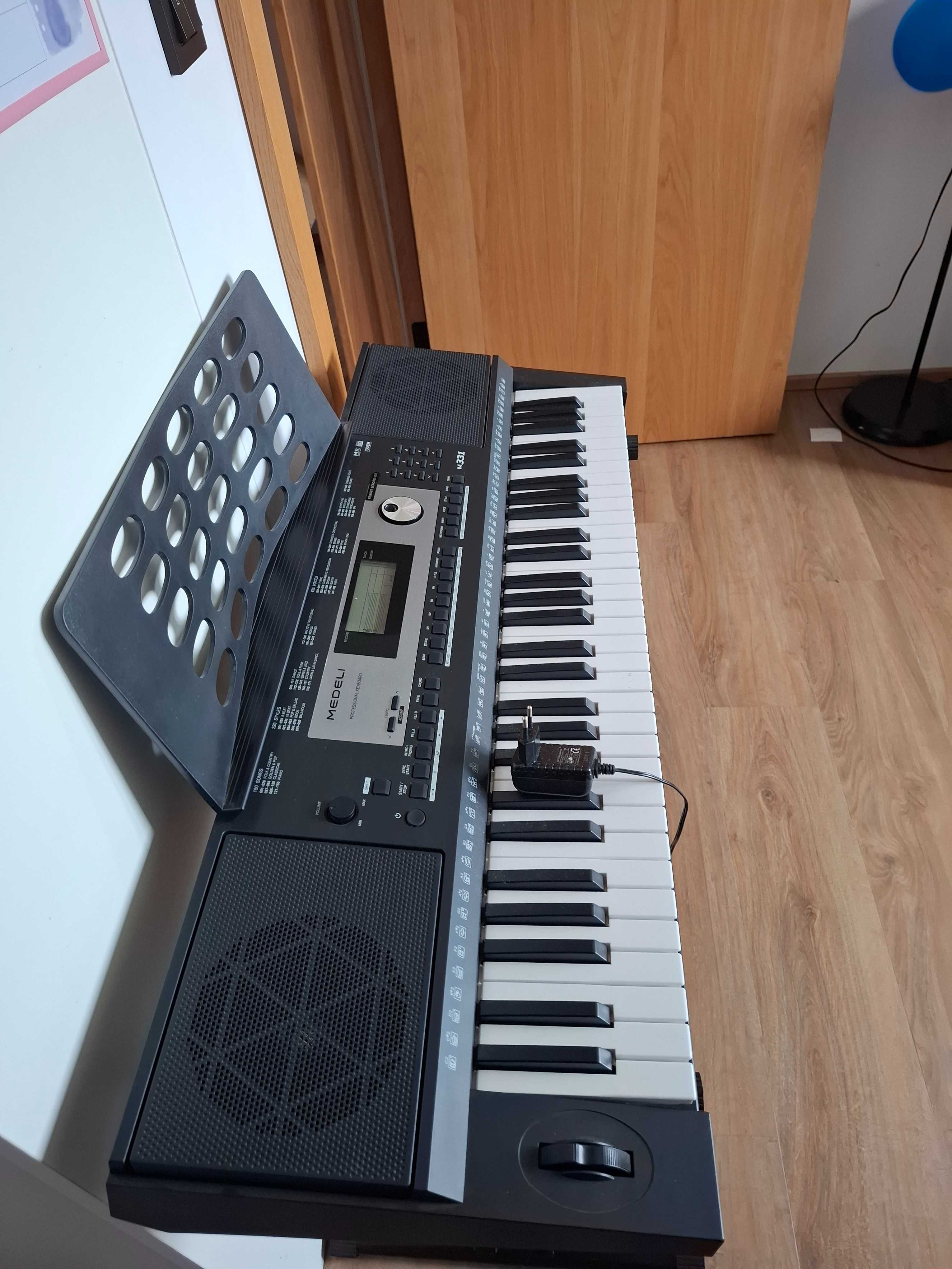 Keyboard Medeli M331