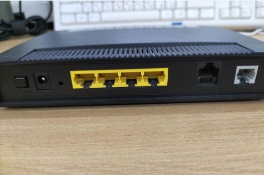 Пропоную модем-маршрутизатор ZyXEL P-793H v2