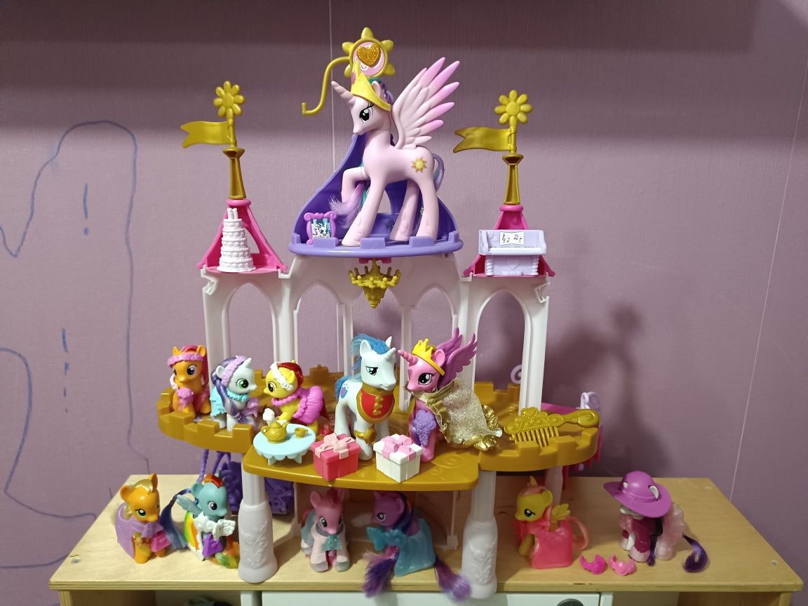 My Little Pony Ślub zamek 12 kucyków 35 akcesorii G4 Hasbro druhny