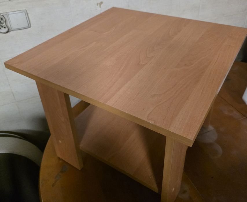 Stolik do kawy z półeczką