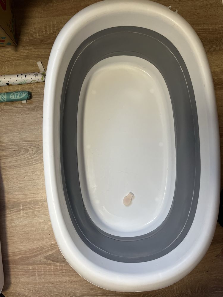 Wyprawka dla maluszka łóżeczko niemowlęce, wanienka, materac, mata