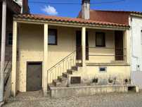 Moradia t2 + t3 e casa em ruinas