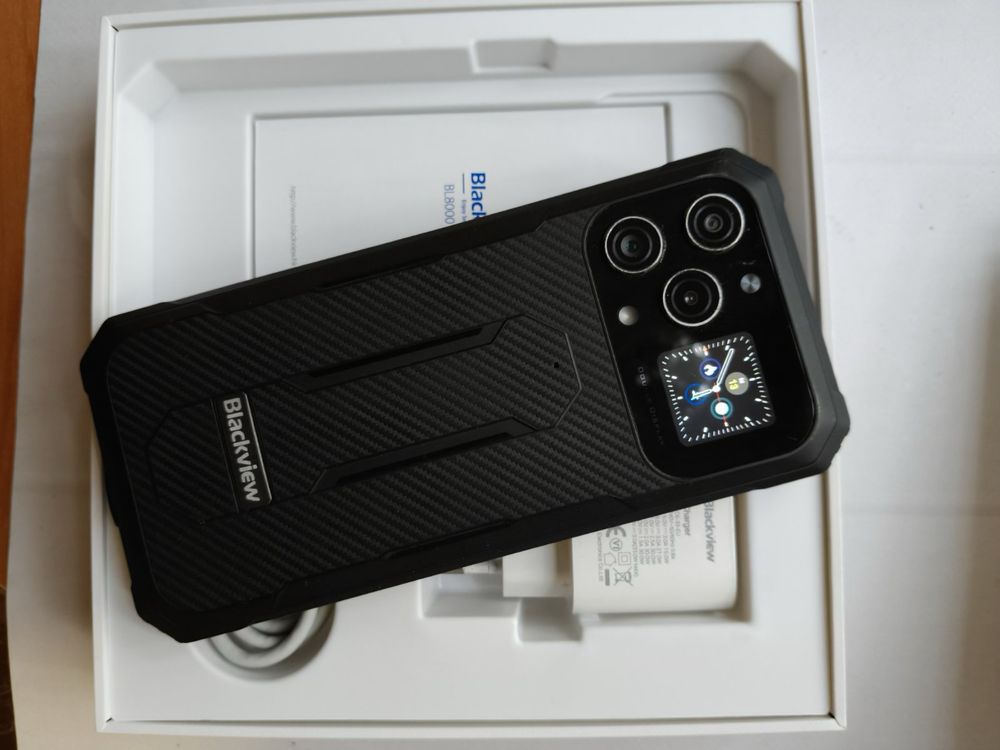 Blackview BL8000. Захищений тактичний смартфон з чохлом на ремінь.