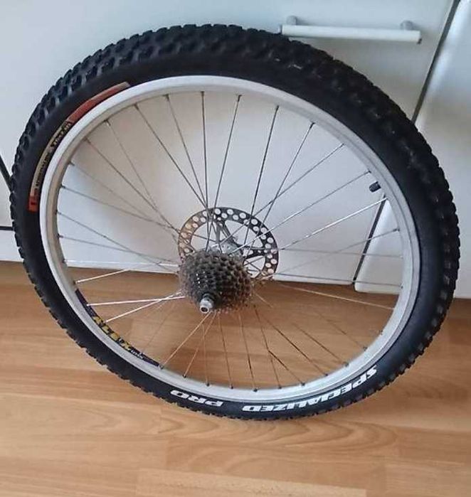 Roda de bicicleta nova