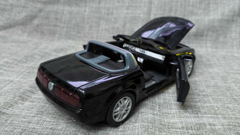 Машинка Ford Mustang GT 1/24 Motormax
