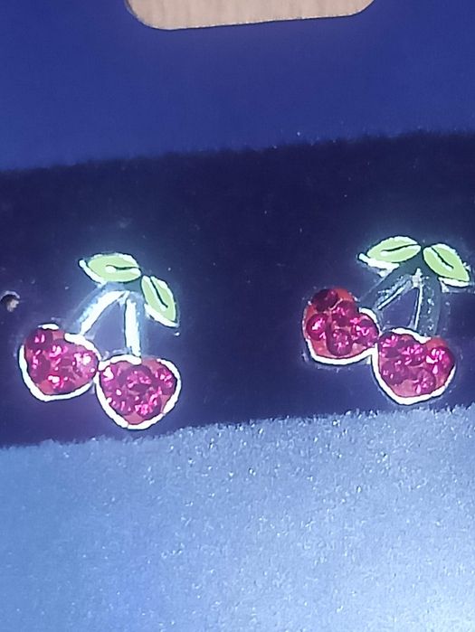 Brincos em prata de lei cerejas  claire's NOVOS