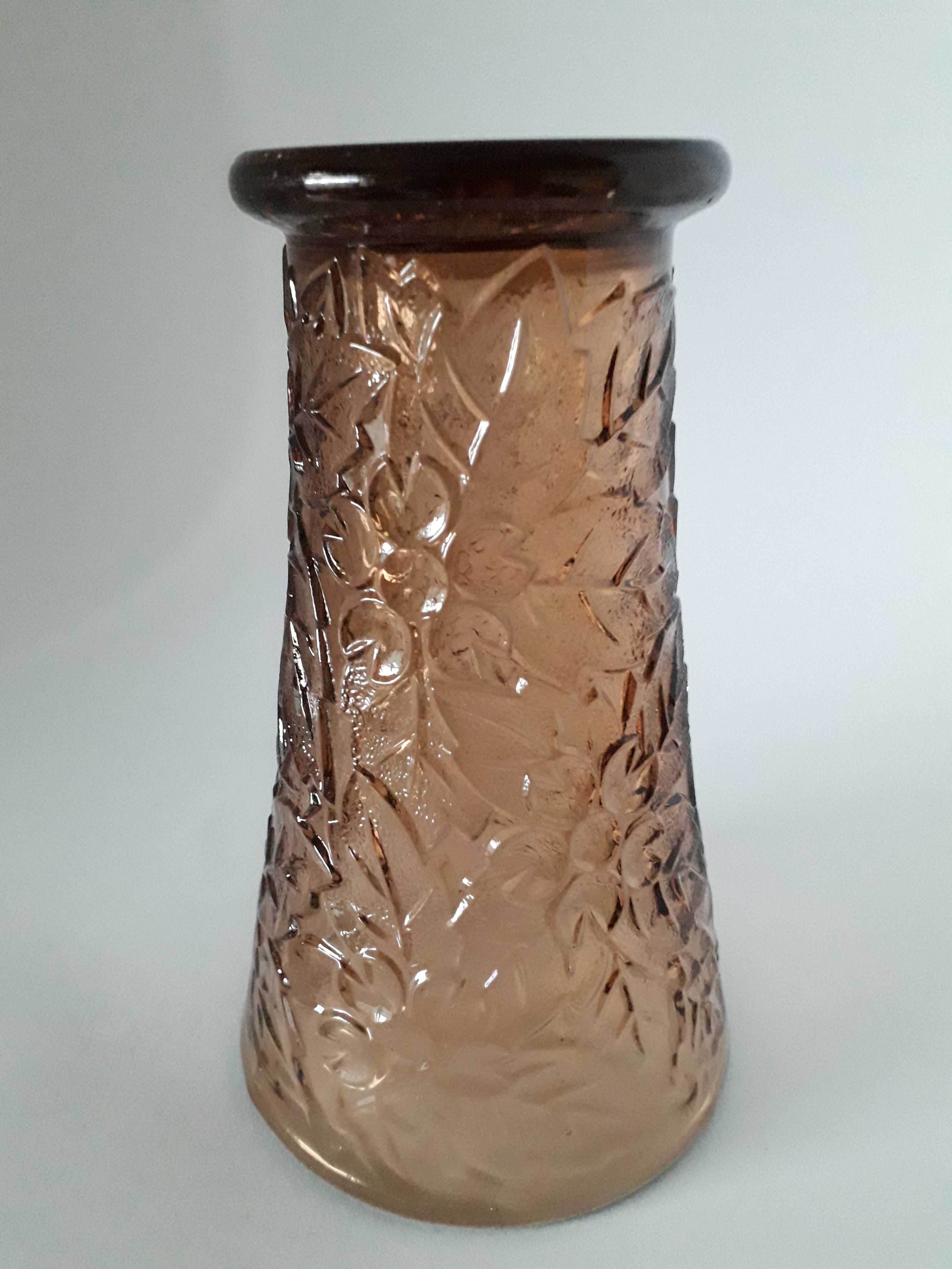 Szkło z huty NIEMEN brązowy sygnowany wazonik wzór borówki