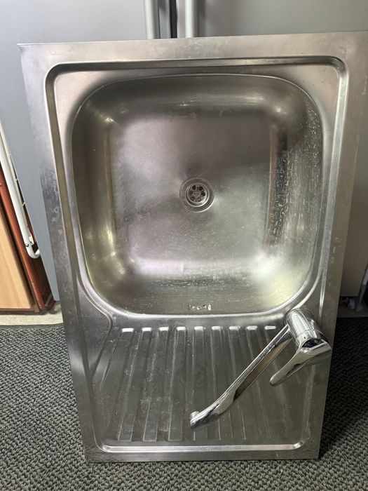 Zlewozmywak z ociekaczem i bateria w zestawie