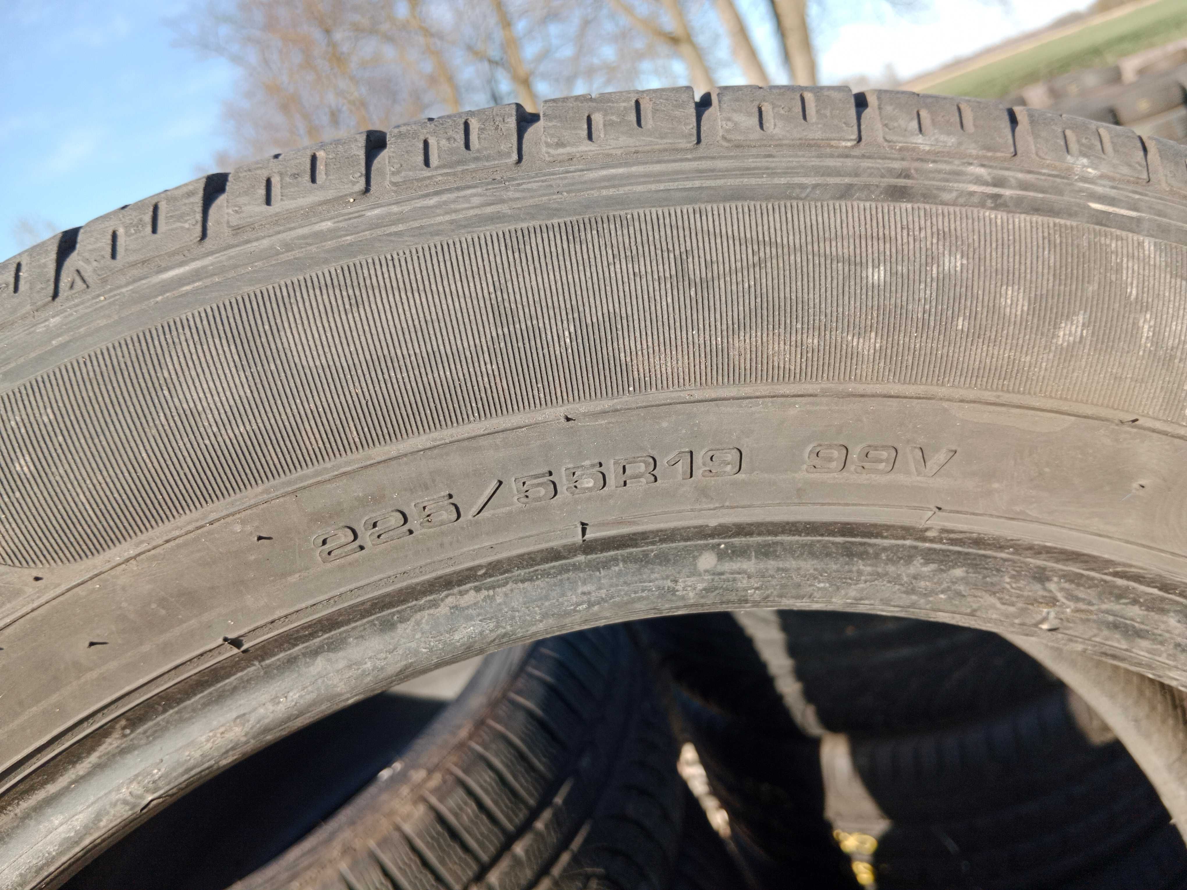 Opona używana 225/55R19 Goodyear EfficientGrip SUV.4x4 1szt.