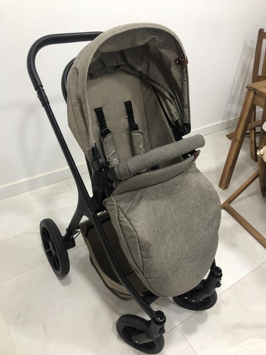 Carinho de bebe em bom estado, leve e pratico