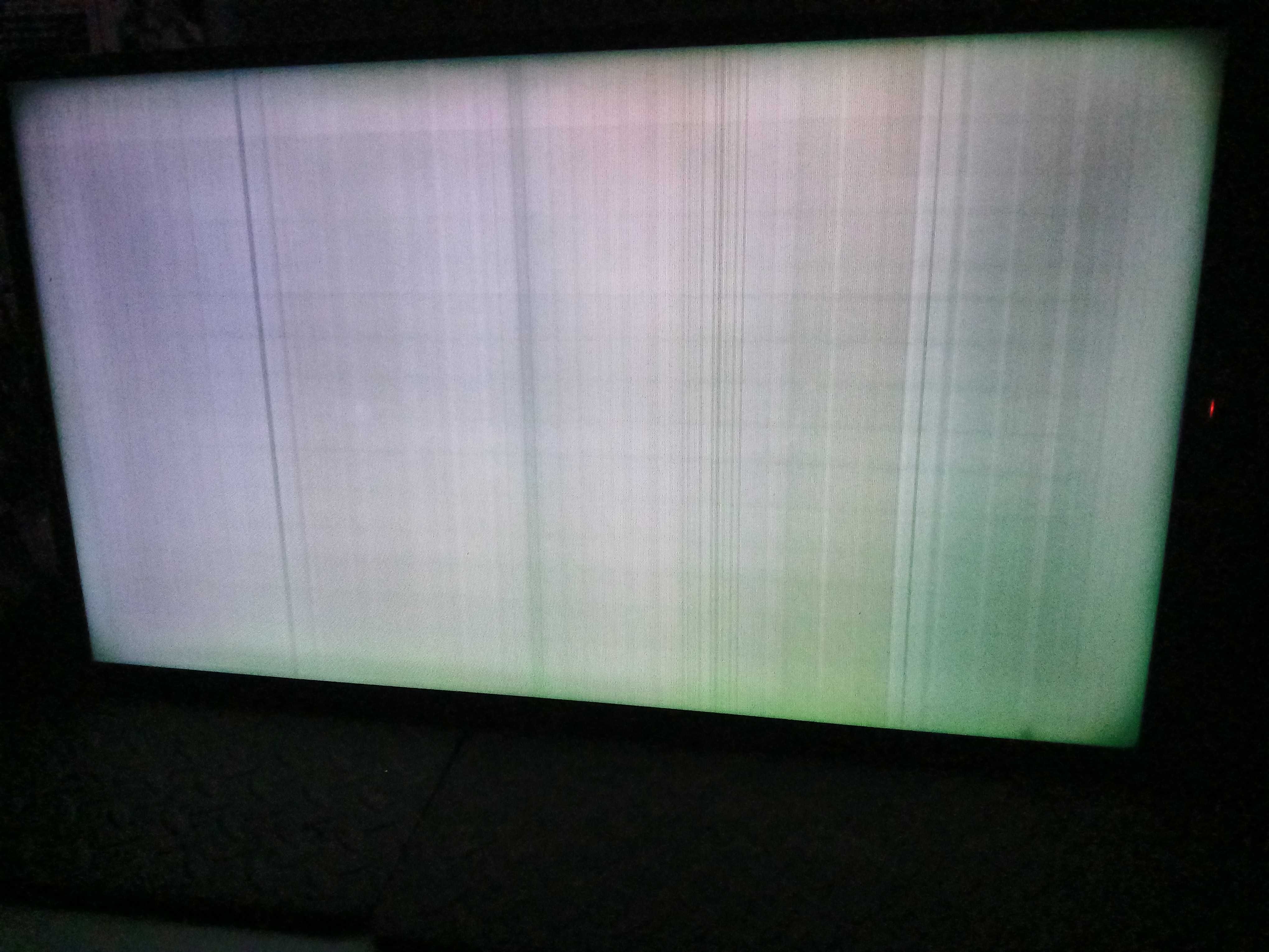 PEÇAS - TV LED 32" - LG 32LH500D  - com Ecrã Danificado!!