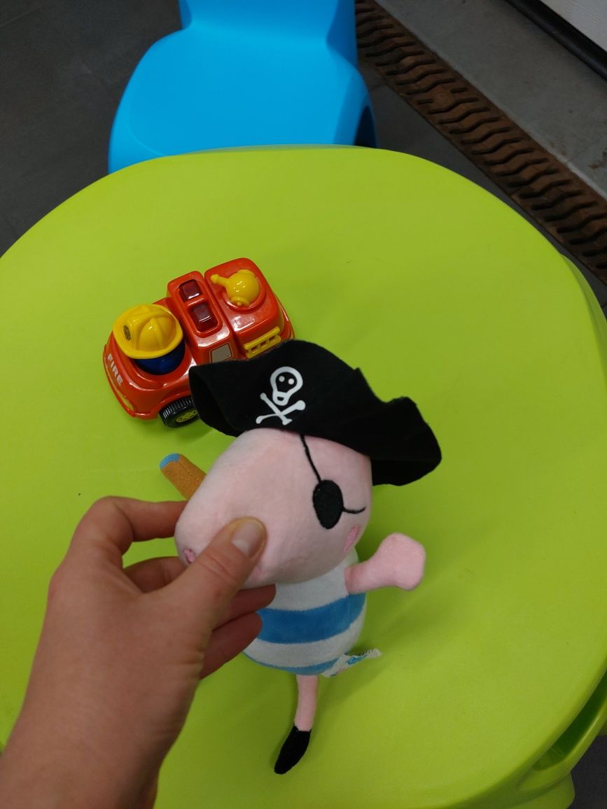 Zestaw George maskotka  pirat Peppa Pig plus wóz strażacki
