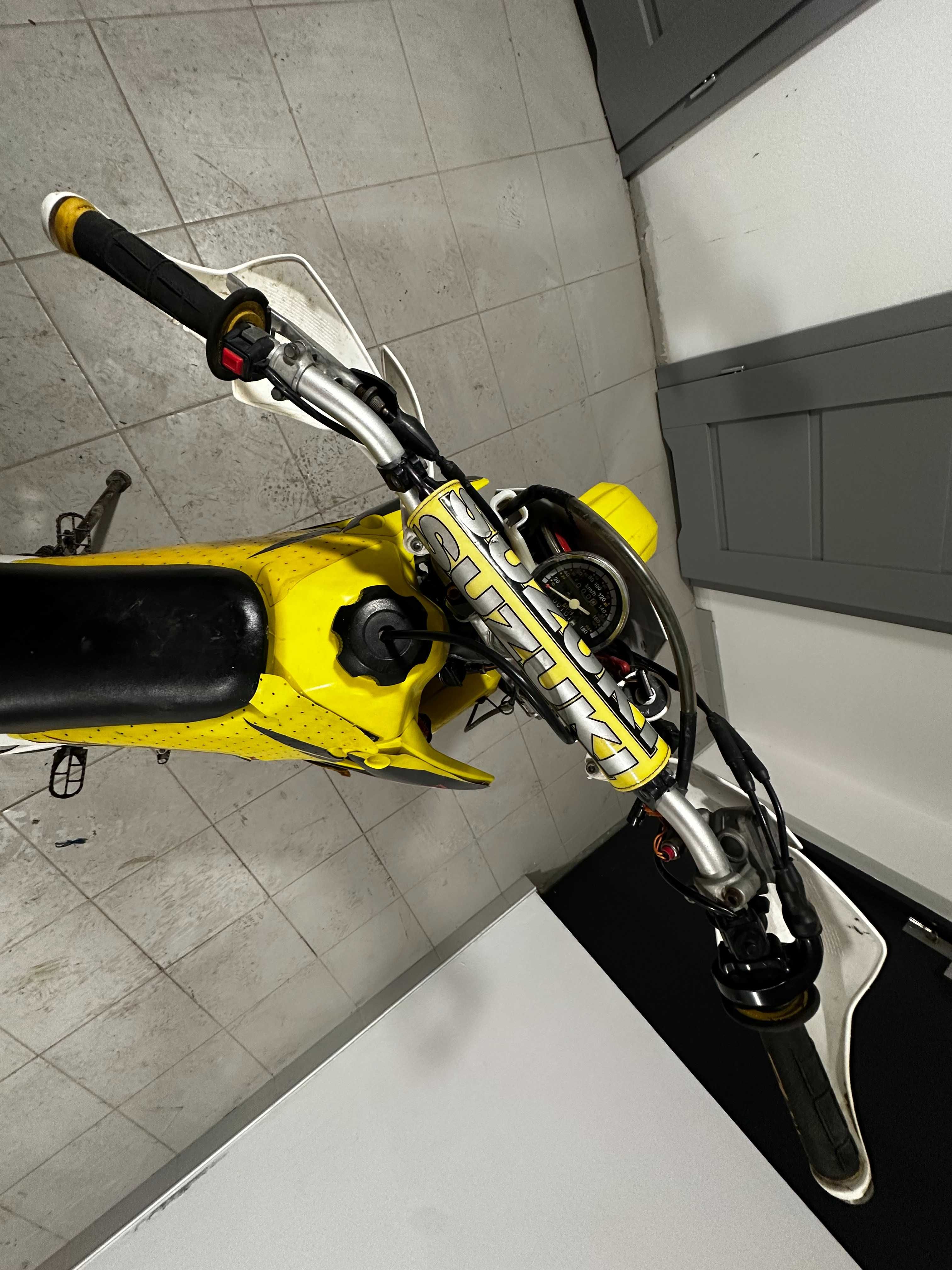 SUZUKI DRZ 400 E wersja mocniejsza 2004r zarejestrowany, opłacone OC.