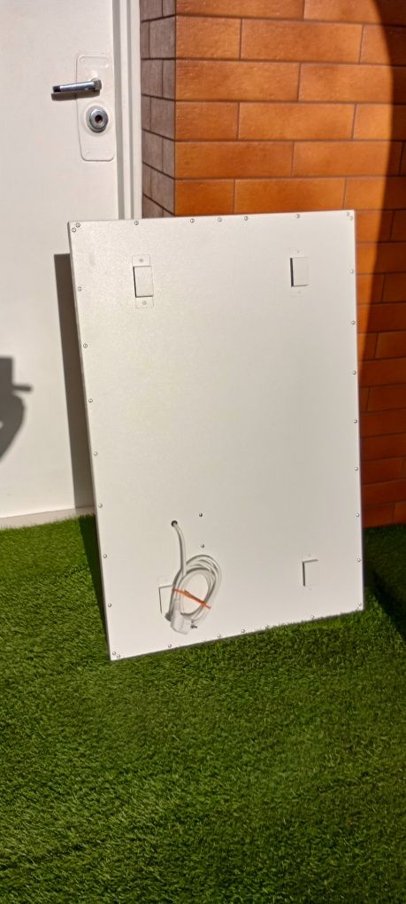 Grzejnik  dekoracyjny elektryczny.