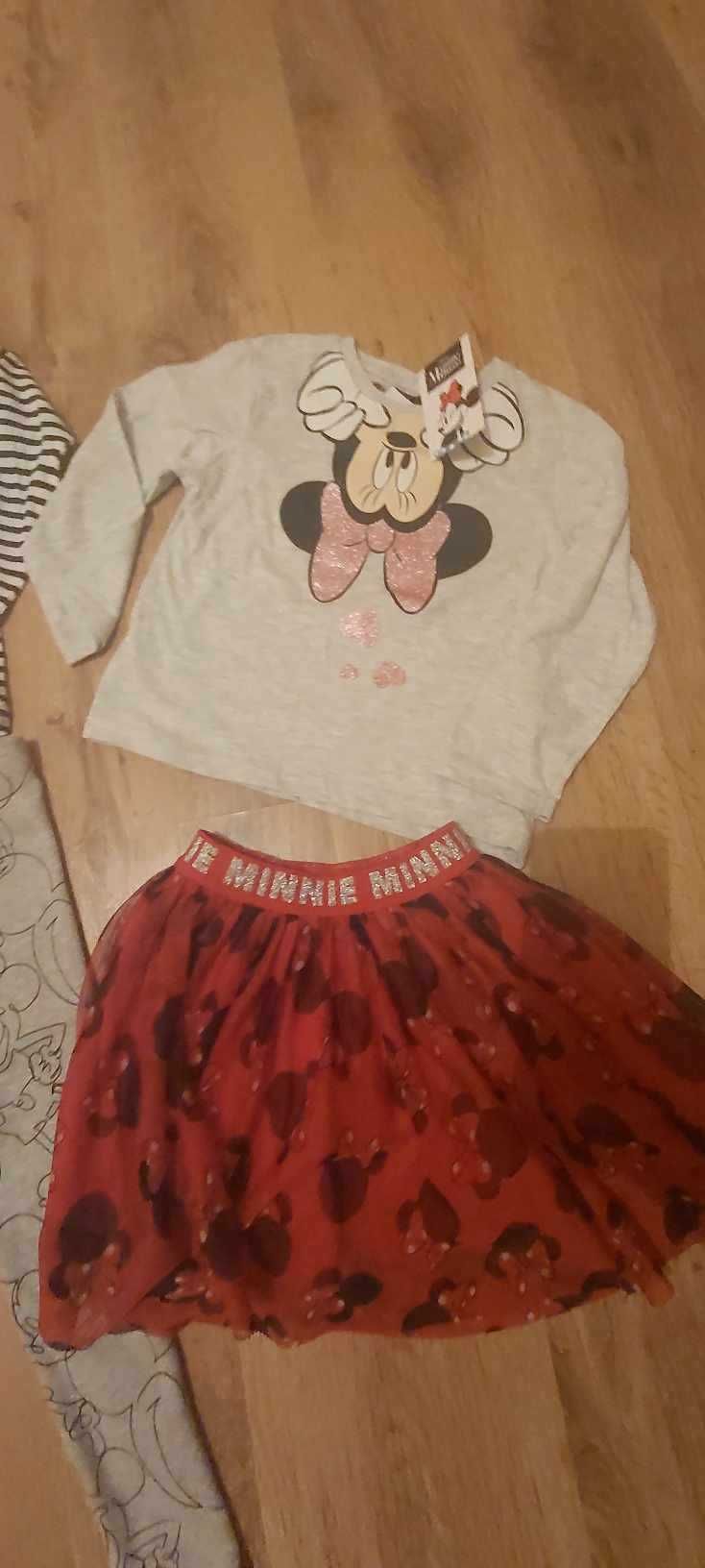 Ubrania dla dzieczynki z Mickey oraz z Biedronką