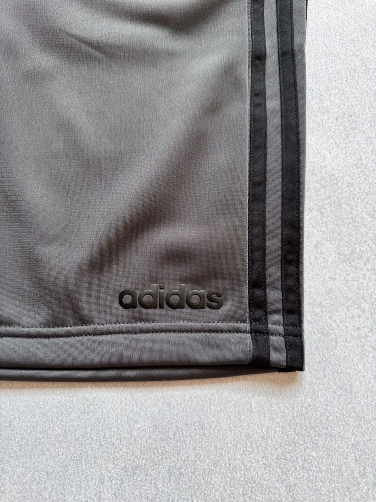 Оригінальні шорти Adidas L