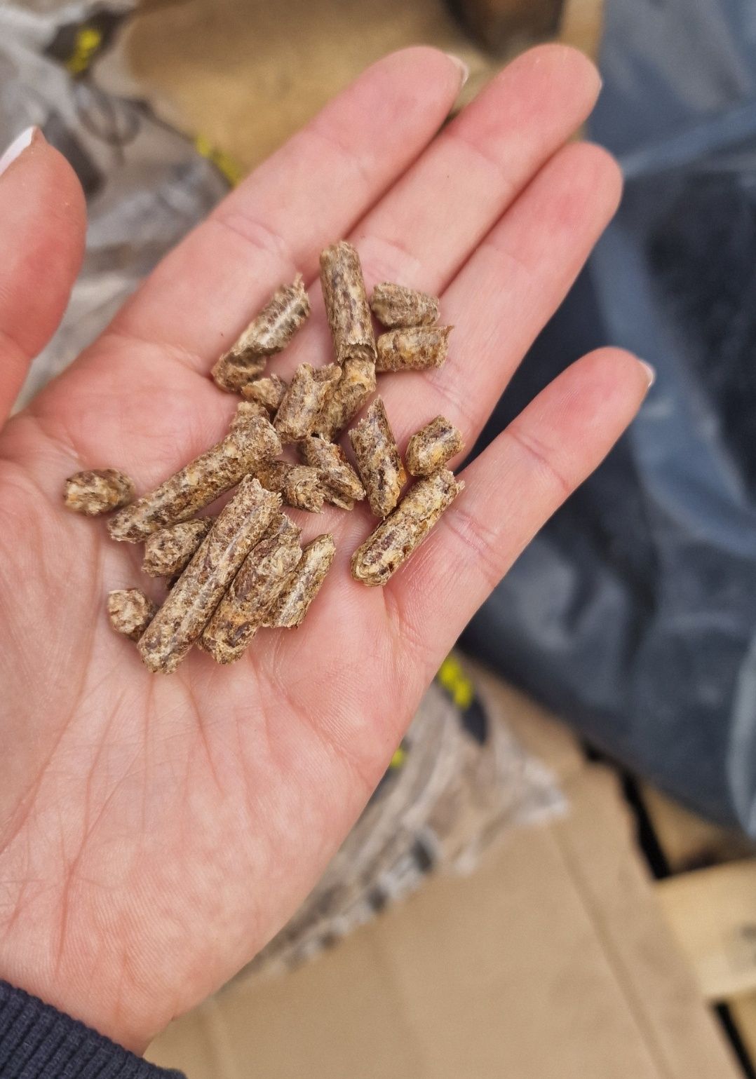 Pellet drzewny 15 kg, outlet uszkodzone foliowe worki