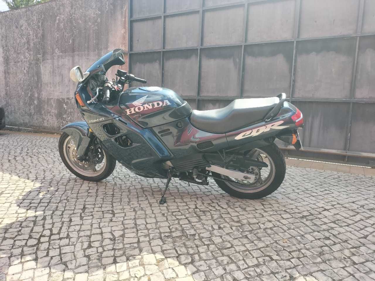 Honda CBR 1000F - isenta de IUC