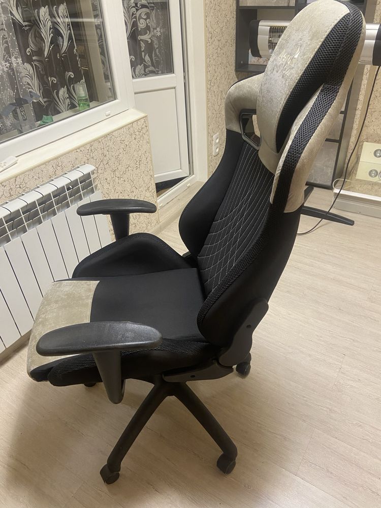 Компютерное кресло для геймера AeroCool Fotel Ac-180 Earl Gray