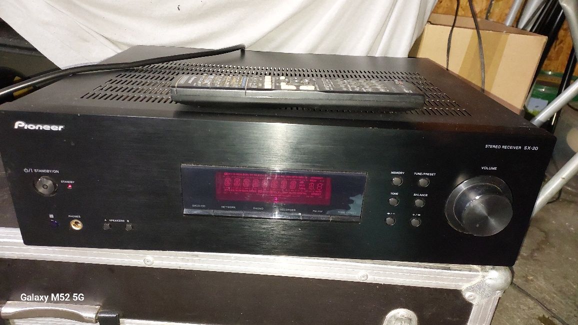Amplituner  Pioneer SX20 uszkodzony.