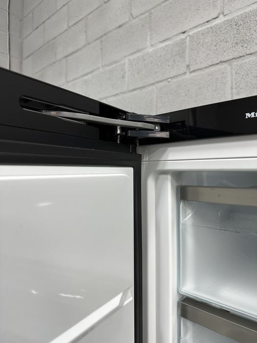 Нова морозильна камера Miele FNS4782/185 см