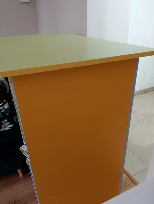 Lada sklepowa używana w bardzo dobrym stanie