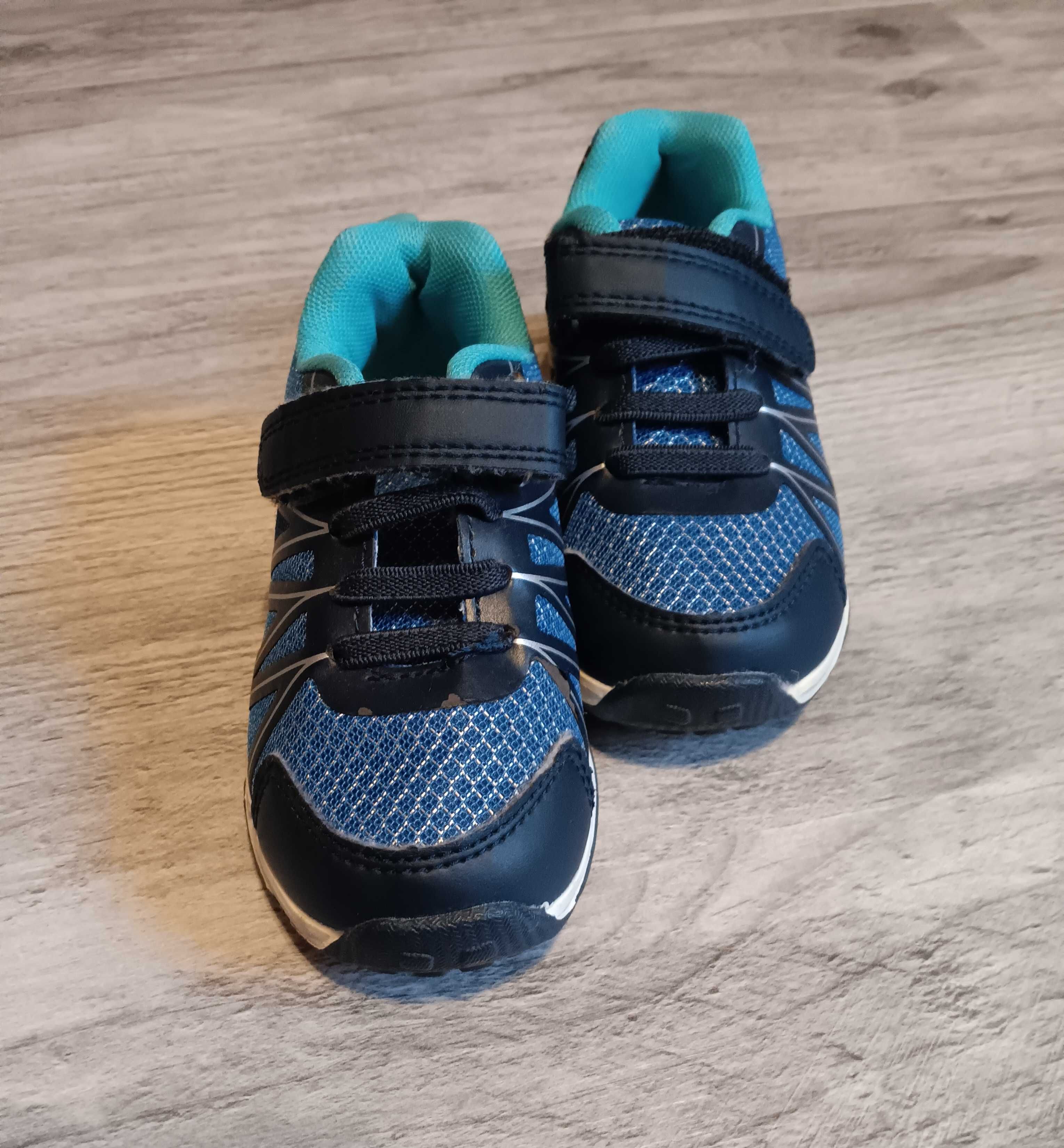 Adidasy buty na rzepy ze świecącą podeszwą jak nowe