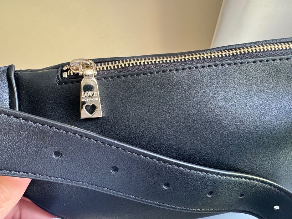 Saszetka nerka LOVE MOSCHINO