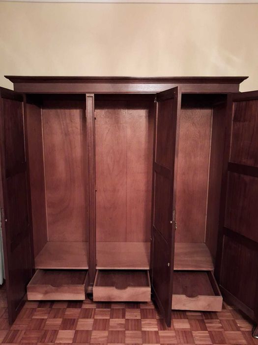 Roupeiro quarto bom estado