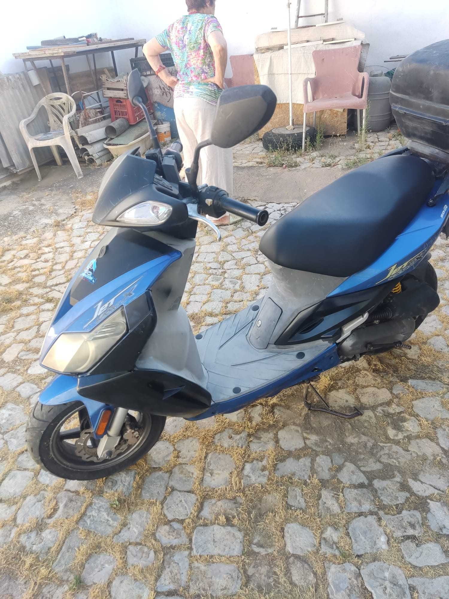 Vende-se Scooter Suzuki