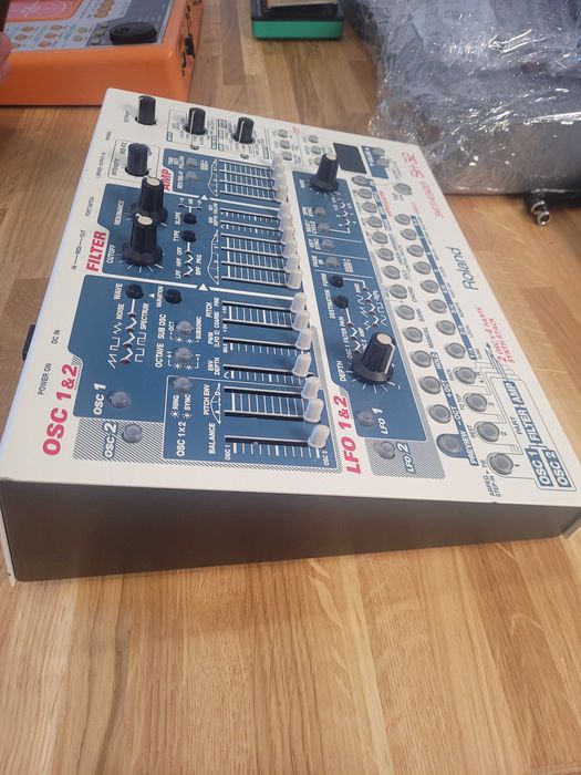 Syntezator Roland SH-32