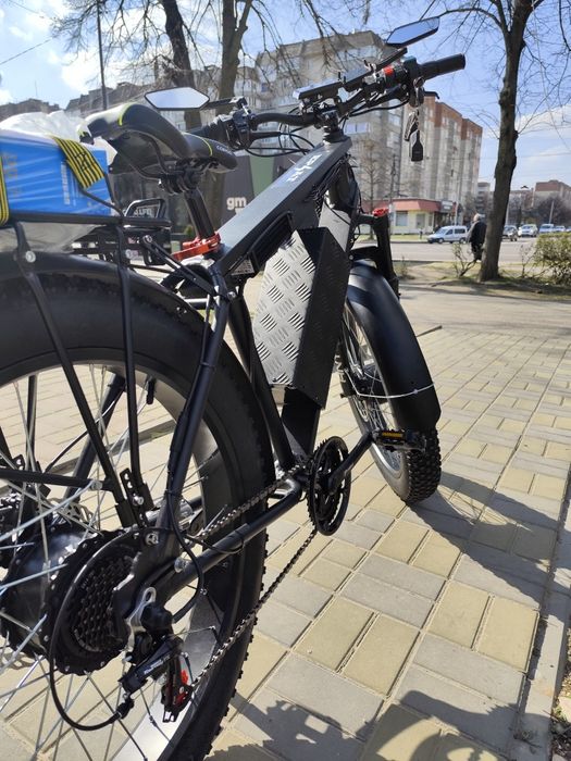 Потужний повнопривідний електрофетбайк