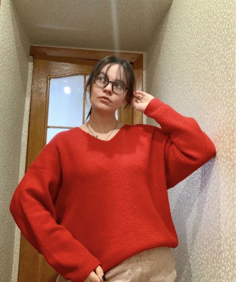 Светр жіночий червоний