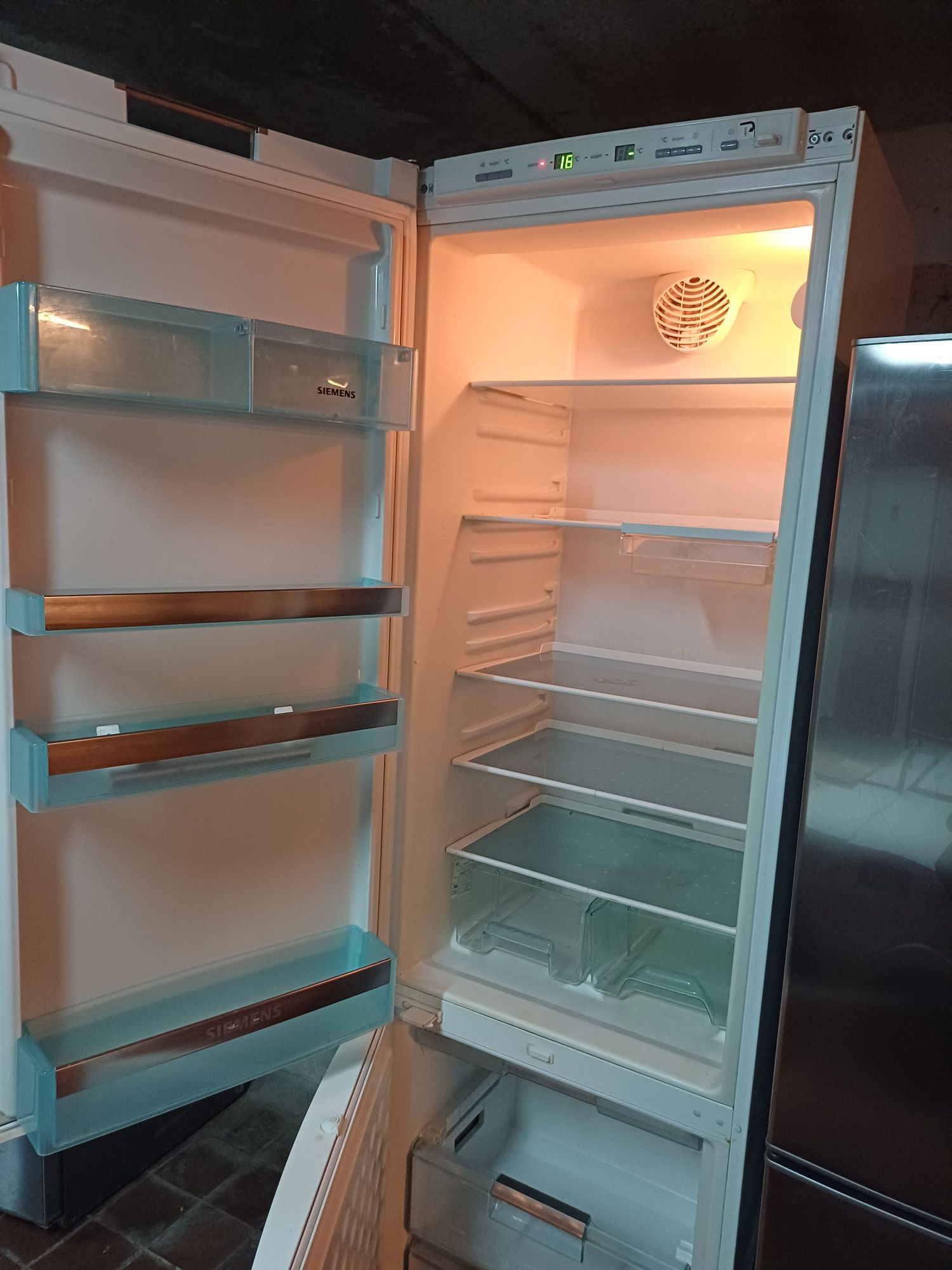 Холодильники опт без ТОРГА 3500грн