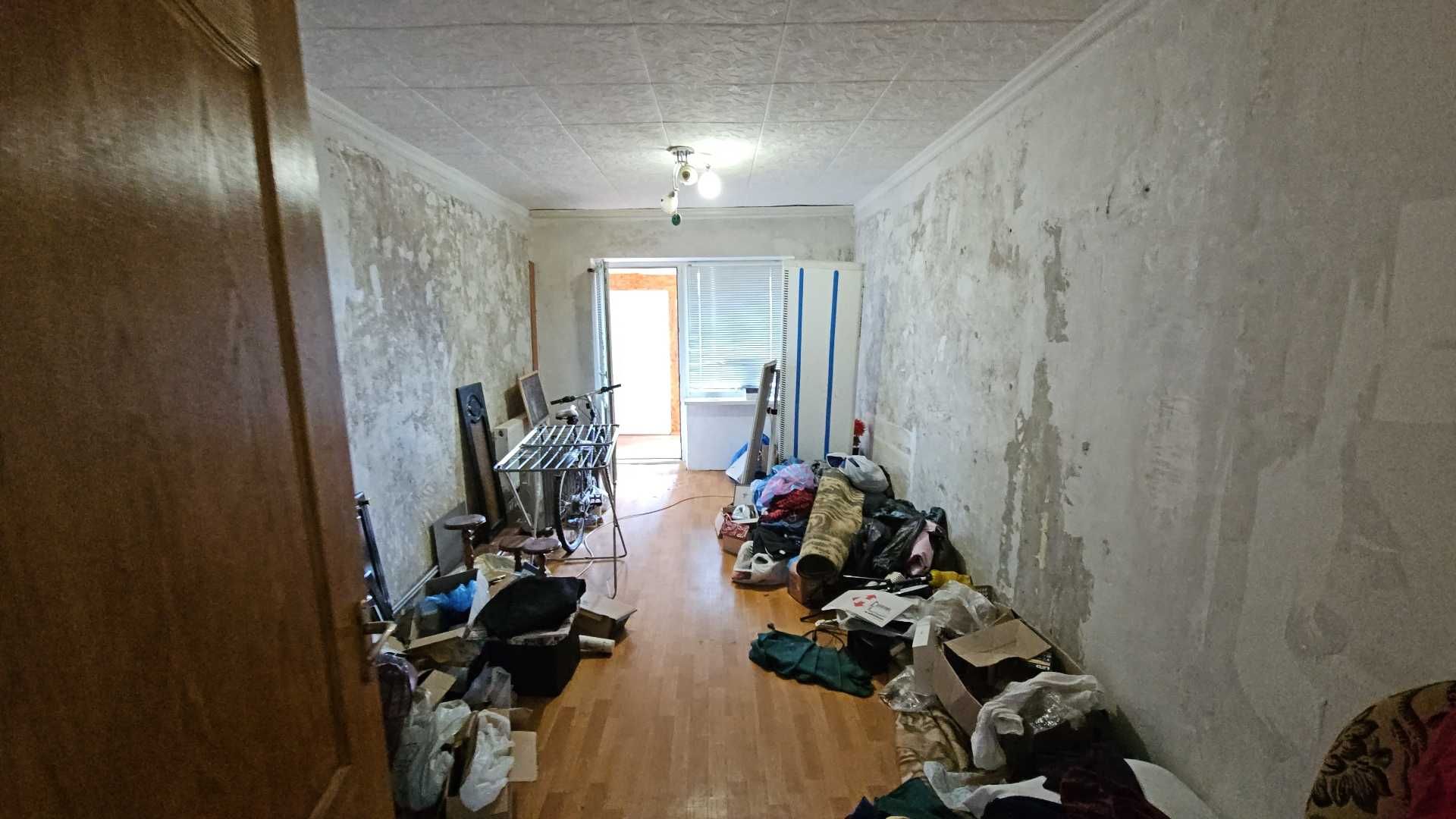 шість “6” кімнат квартира 102 кв.м. загальна площа - є відео огляд