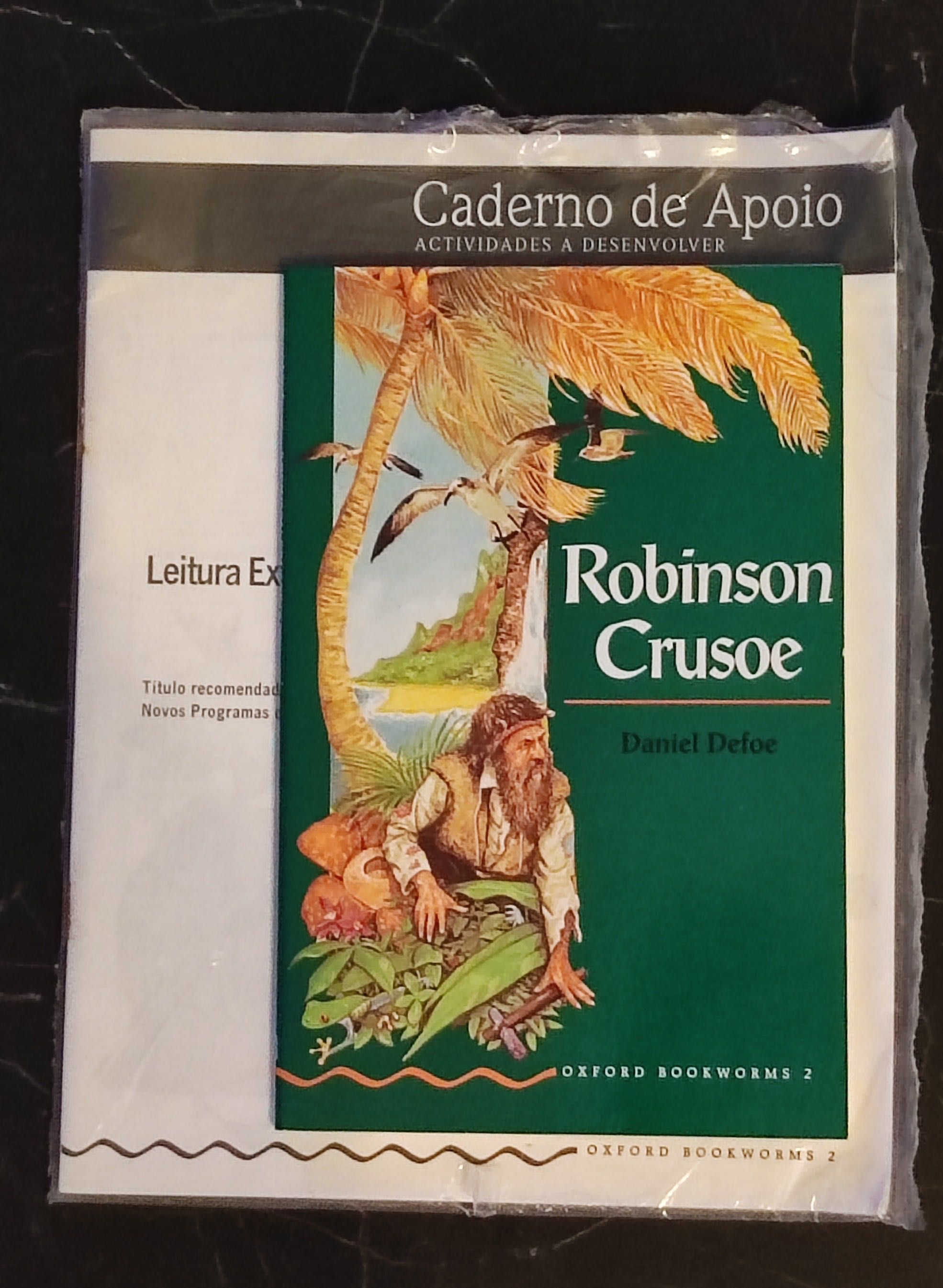Robinson Crusoe – Stage 2  (Oxford Bookworms 2) + Caderno de Apoio