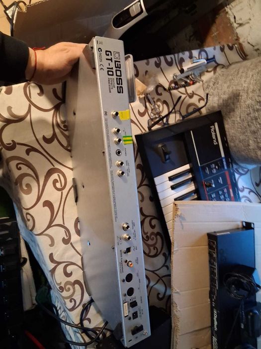Procesor gitarowy BOSS GT 10 stan bardzo dobry jak na swój wiek.