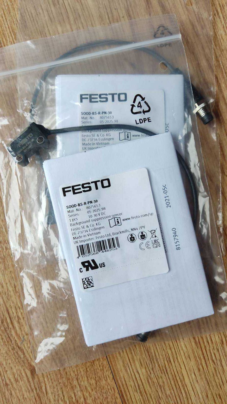 Czujnik optyczny odbiciowy S00D-BS-R-PN-30 2 sztuki Nowe