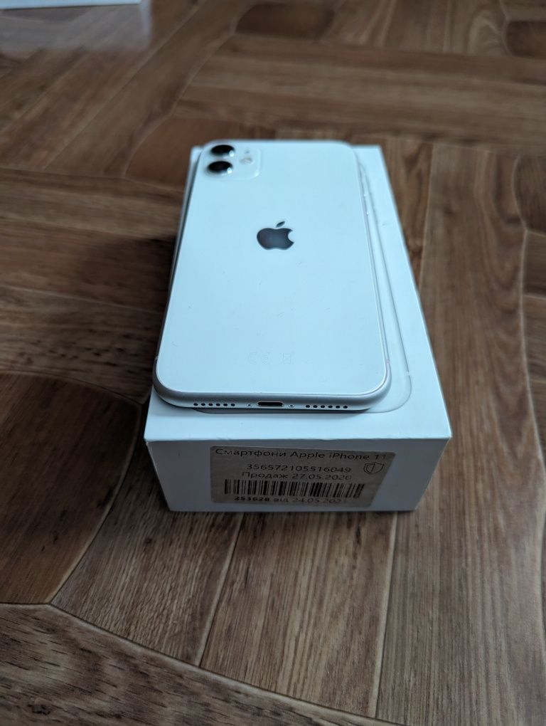 iPhone 11 white,128GB.