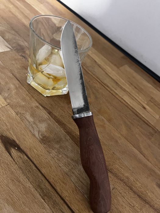 Noz recznie robiony hartowany