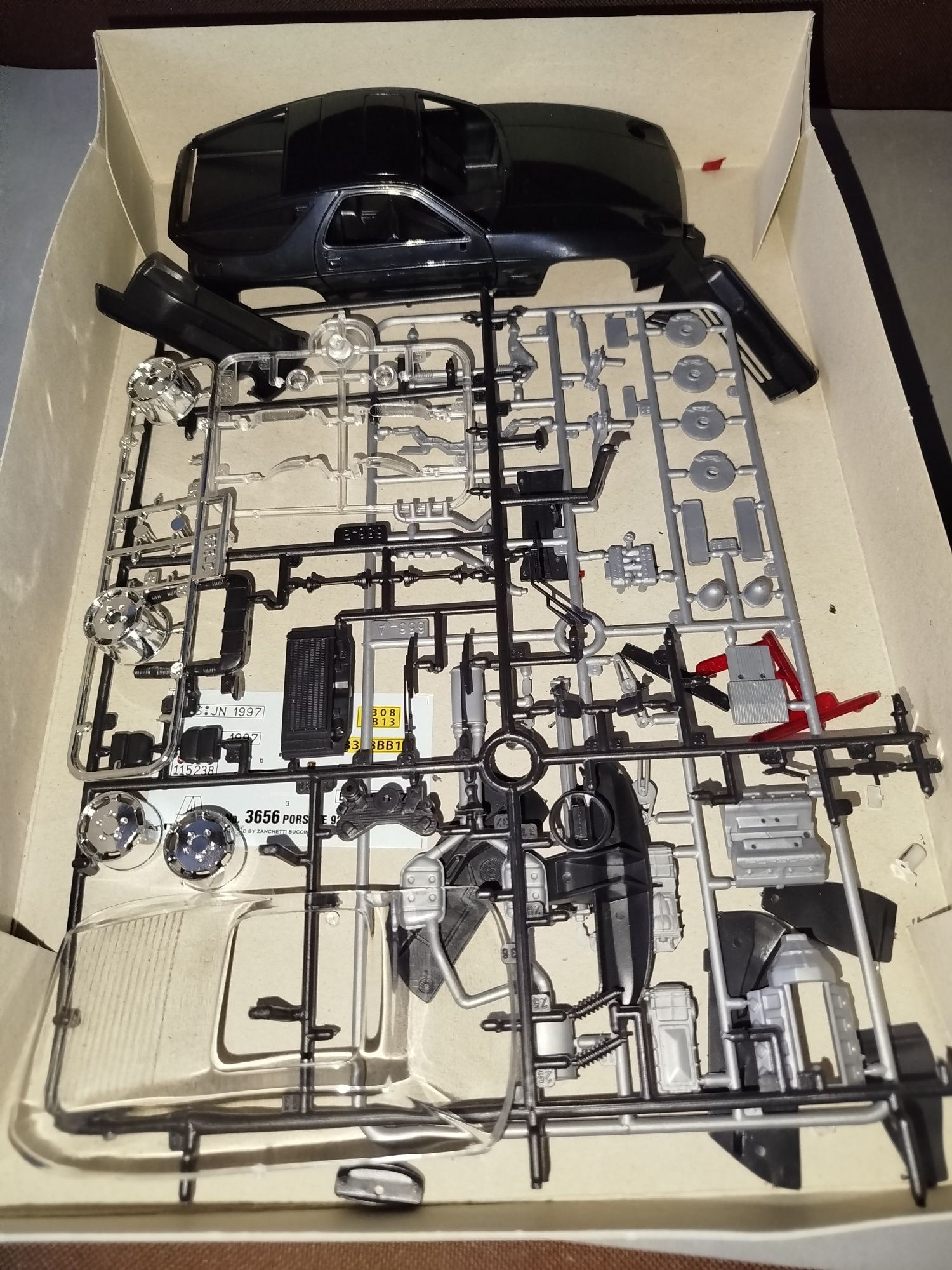 Porsche 928 S4 1:24 Italieri