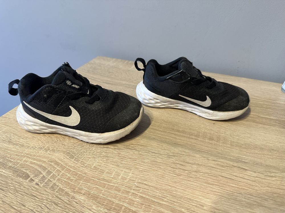 Czarne buty nike r. 23,5 wsuwane