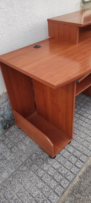 Secretaria de estudo e computador