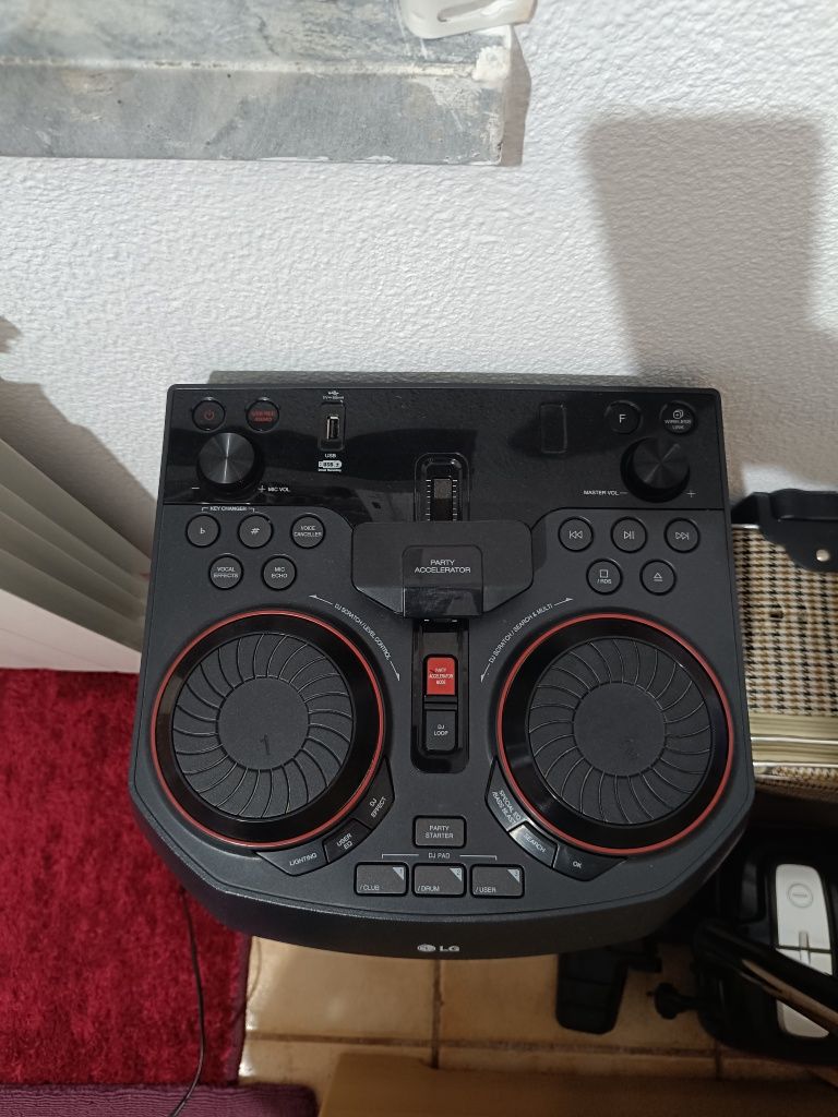 Coluna grande LG 500w