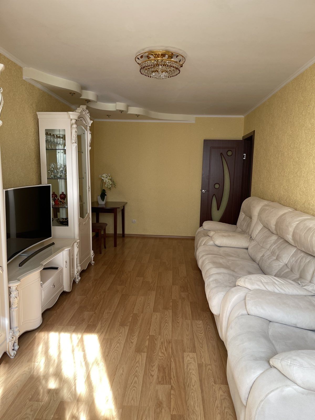 Продам 3 квартиру з меблями,та бит.технікой  ,+ гараж.