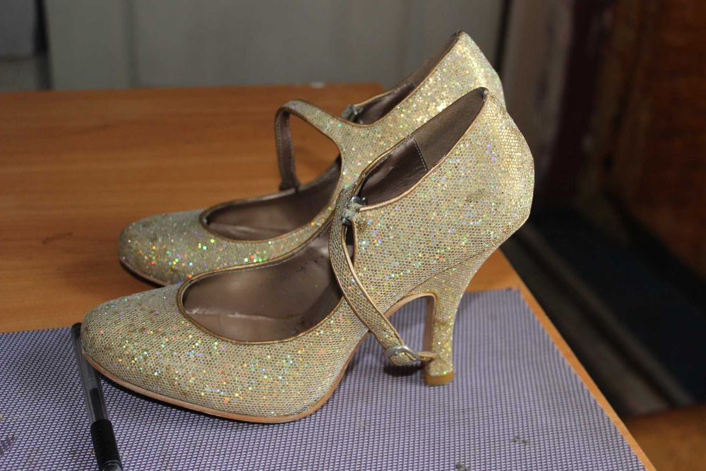 Туфли блестящие  женские - 37 р.