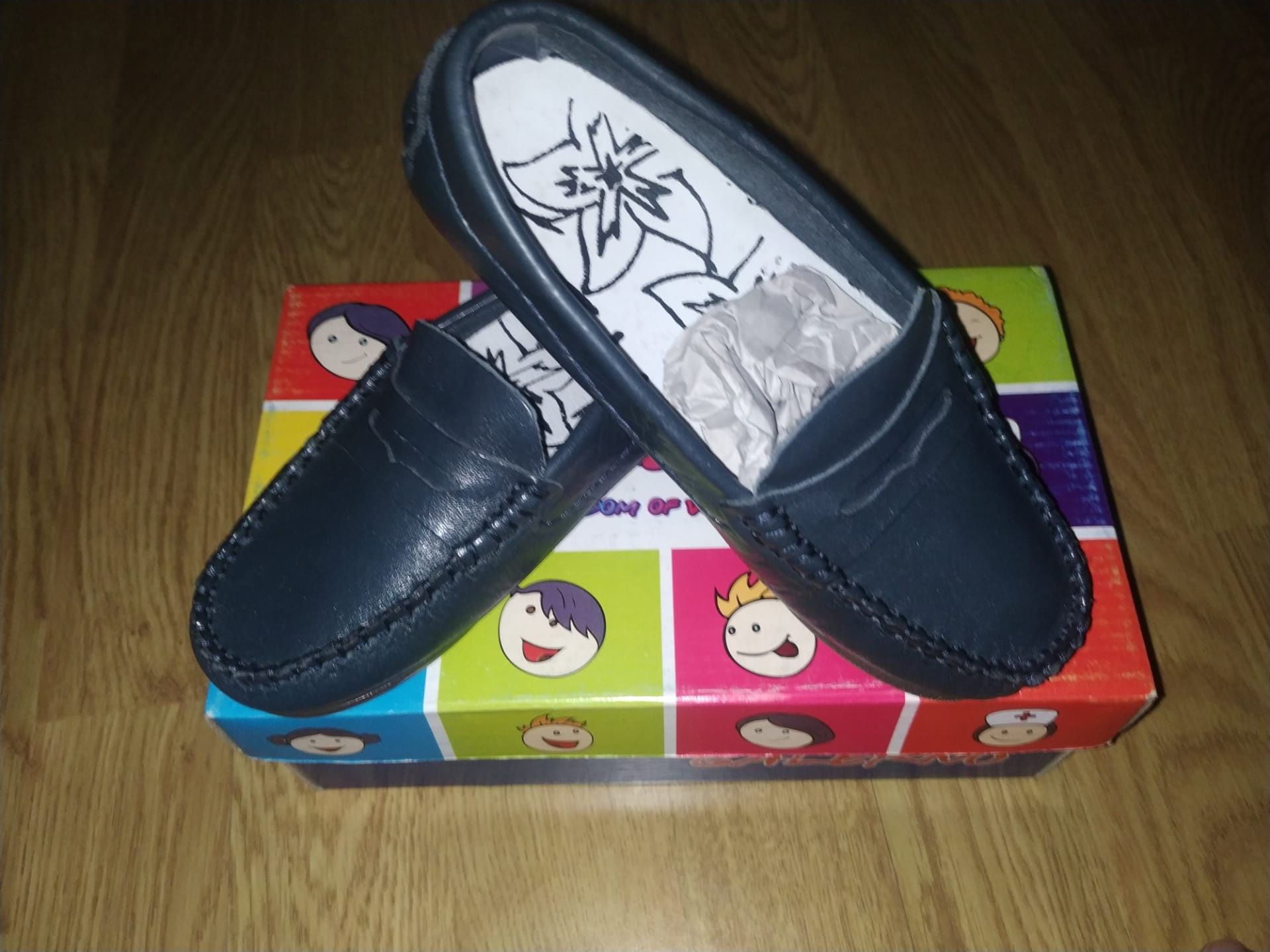 Sapatos de menino da marca TAPADAS