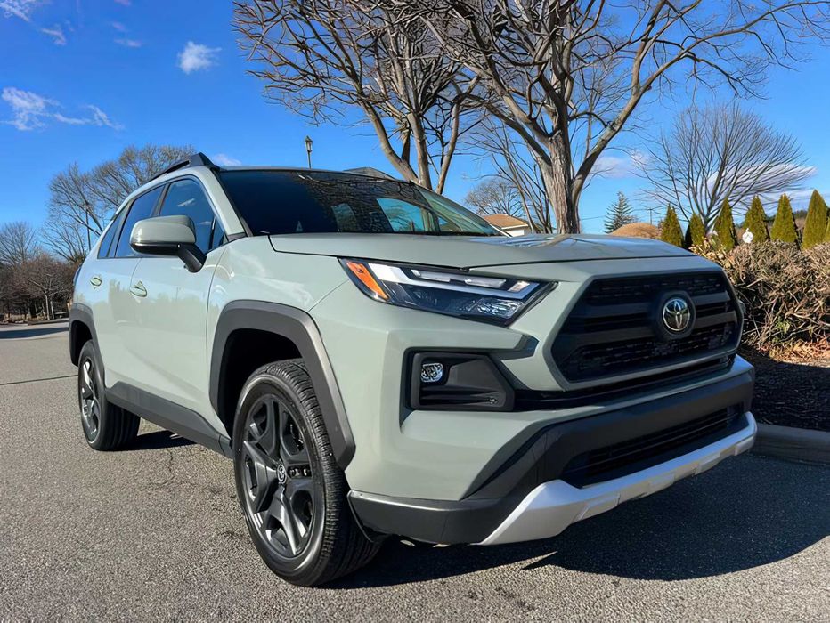 Toyota RAV4      2023