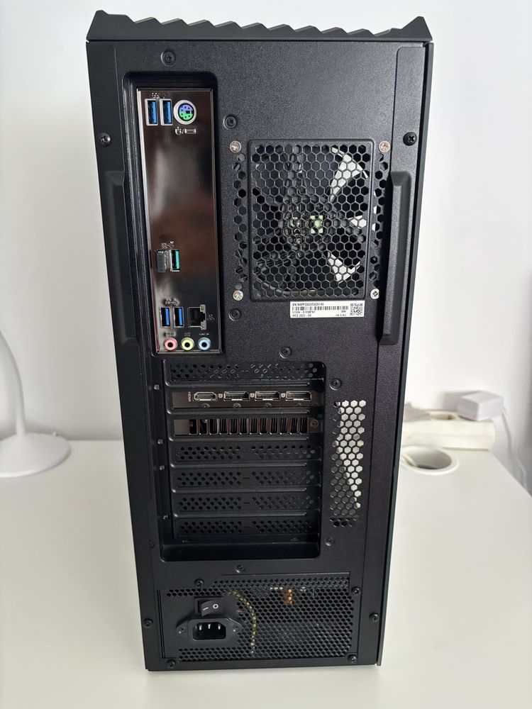 Asus ROG Gaming PC - Perifericos Incluidos