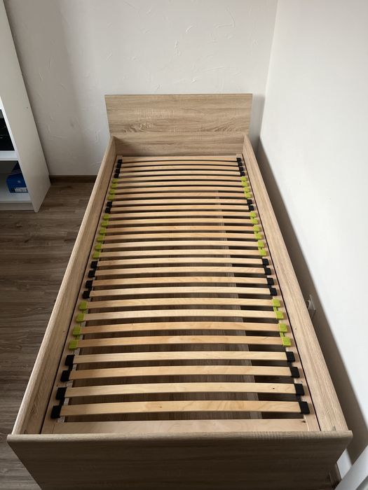 Drewniane łóżko BRW